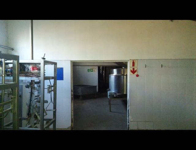 1,000M² WAREHOUSE TO LET IN AUREUS